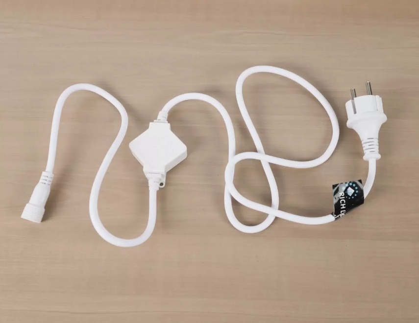 Качественная картинка Блок питания универсальный для статичных и флэш изделий Rich LED. 220 В, 2А, провод белый.