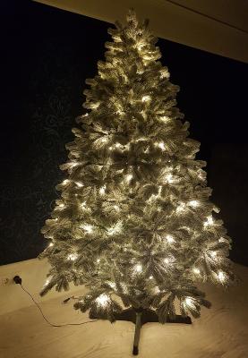 Ель Снежная королева заснеженная с лампами 300 см.