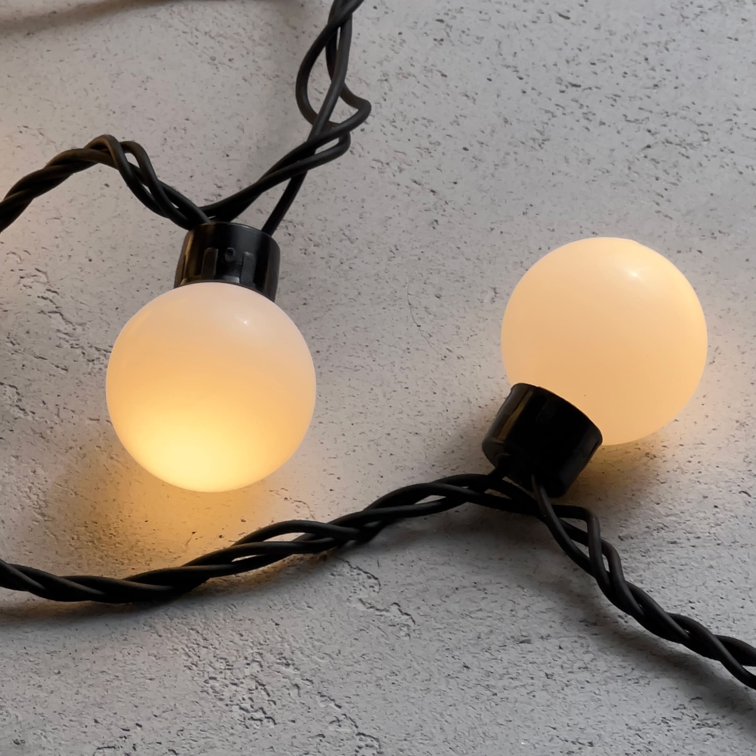 Гирлянда «Шарики» Laitcom, 5м, 220В, Диаметр Шарика 40мм, 20 LED, Провод Черный Каучук